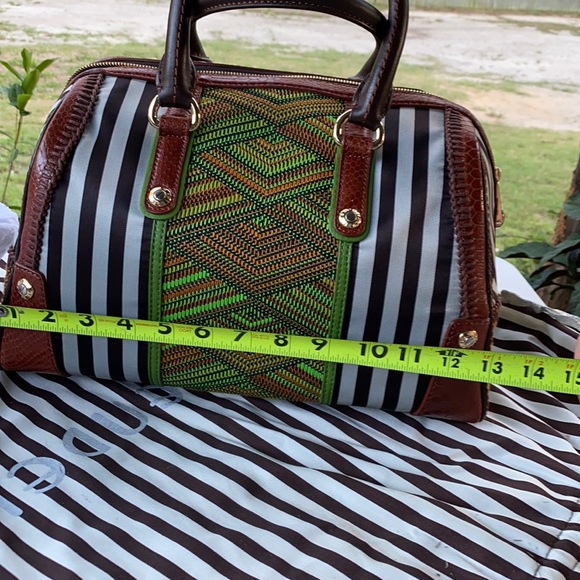 Henri Bendel NWT B&W Plus Barrel Woven Artdeco Bag - Picture 13 of 17